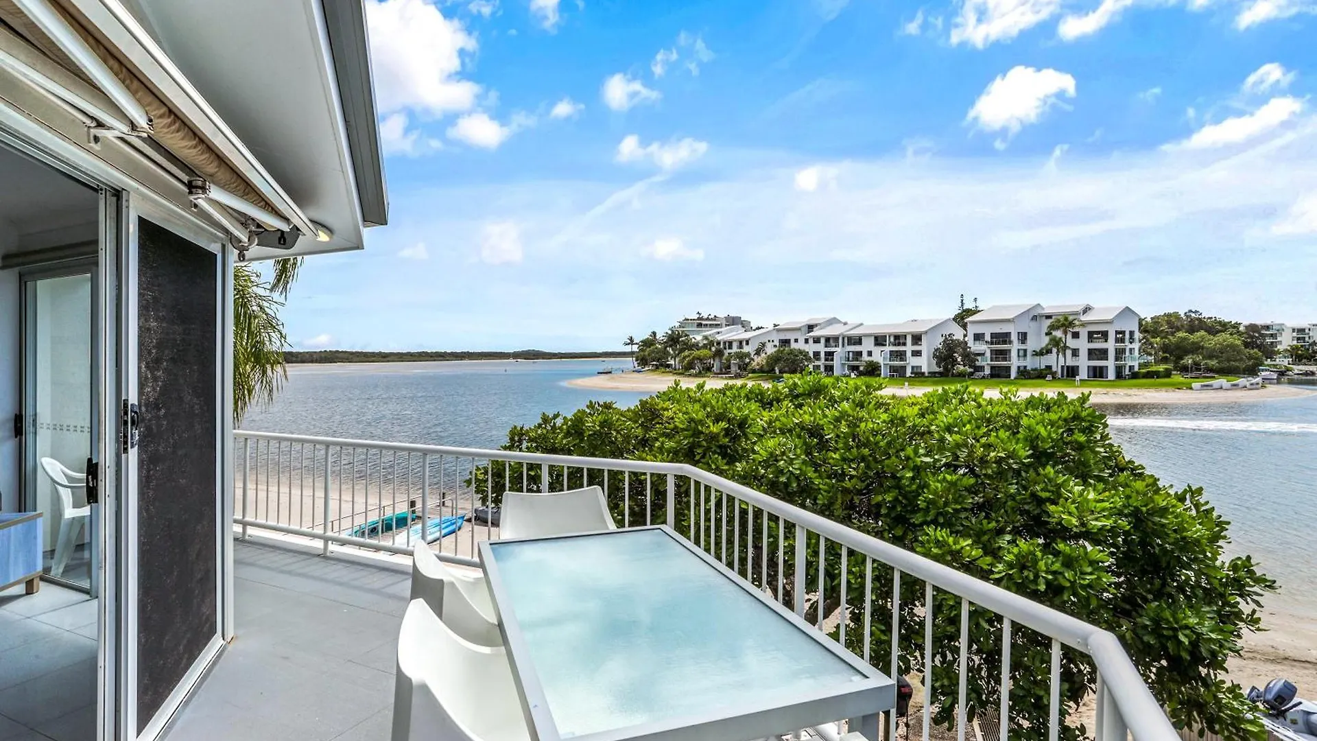 No 13 Noosa Riverfront Apartment Noosaville