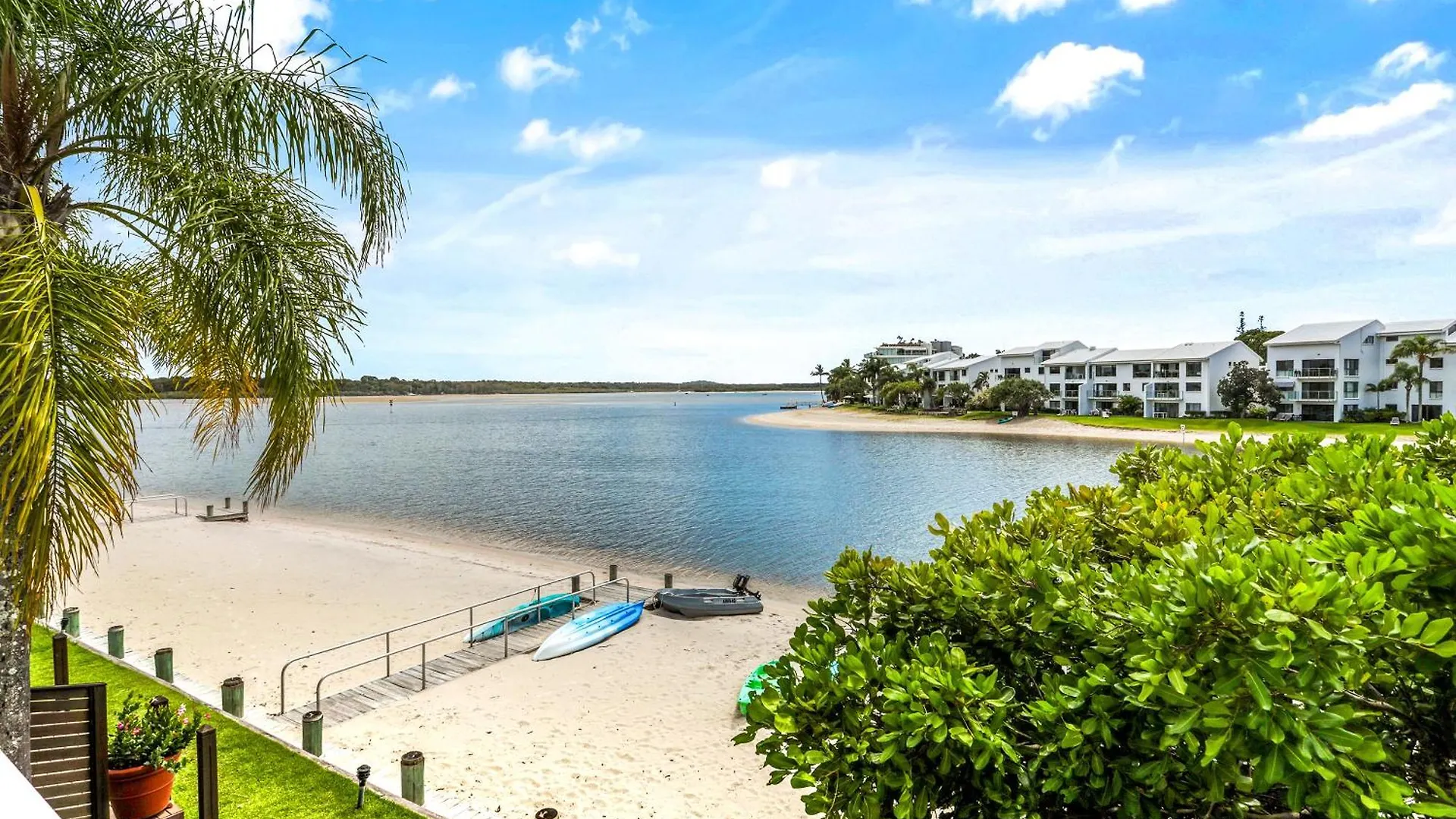 No 13 Noosa Riverfront Apartment Noosaville